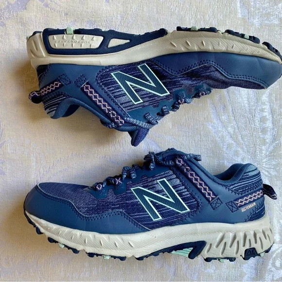 New Balance Womans Trail Running Shoes - Picture 11 of 14